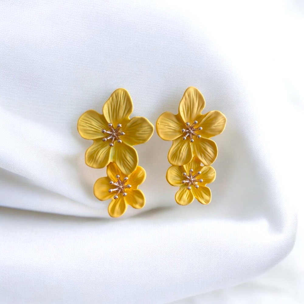 1 Pair Yellow Double Layer Flower Stud Earrings - Elegant Two-Tier Design